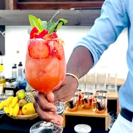 SHOW BARMAN PRESTIGE - service bar éphémère privé - préparation des cocktails devant vos invités + location de verre + glaçons - Carré TropicalDemi - journée (<3.5heures)