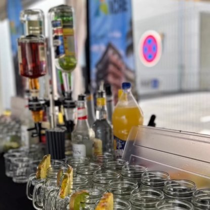 SHOW BARMAN PRESTIGE - service bar éphémère privé - préparation des cocktails devant vos invités + location de verre + glaçons - Carré TropicalDemi - journée (<3.5heures)