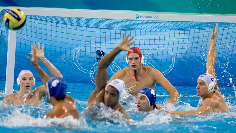 Epreuve animation "LE CARRÉ DLO" 🟨💦 Jeux par équipe dans l'eau. Mettre la balle dans les camps de l'équipe adverse / réussir à tenir sur sa bouée et tenter de faire tomber l'adversaire (10pers/30min) - Carré Tropical