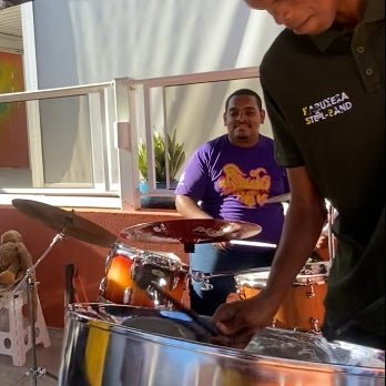 GROUPE / ORCHESTRE DE MUSIQUE 🎶🥁🎤 avec STEEL PAN, TAMBOUYE, BATTERIE, CHANTEUR, BASSISTE, GUITARISTE, et/ou PIANISTE... | Groupe de musique animation caribéenne - Carré Tropical6 à 7 musiciens (instruments inclus)STEEL PAN