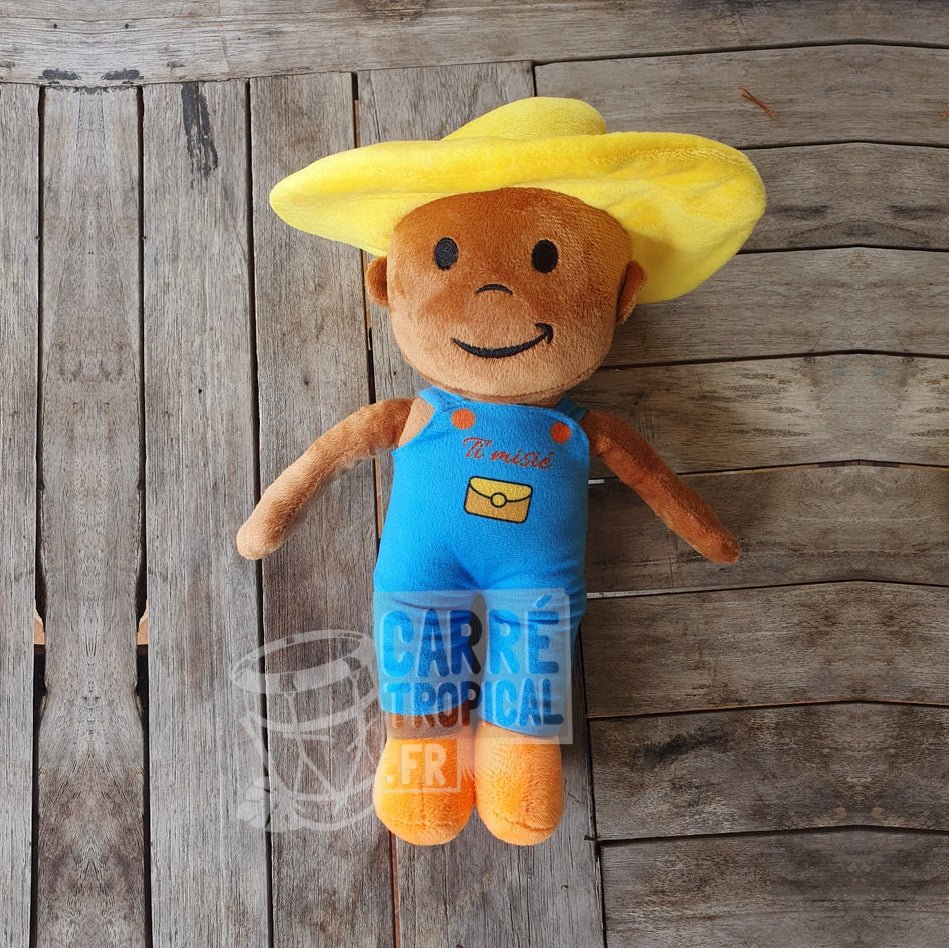 Peluche Ti Misié 👦🏽 L'aventurier au chapeau de paille | Par Carla Cavéry - Carré TropicalSalopette bleue