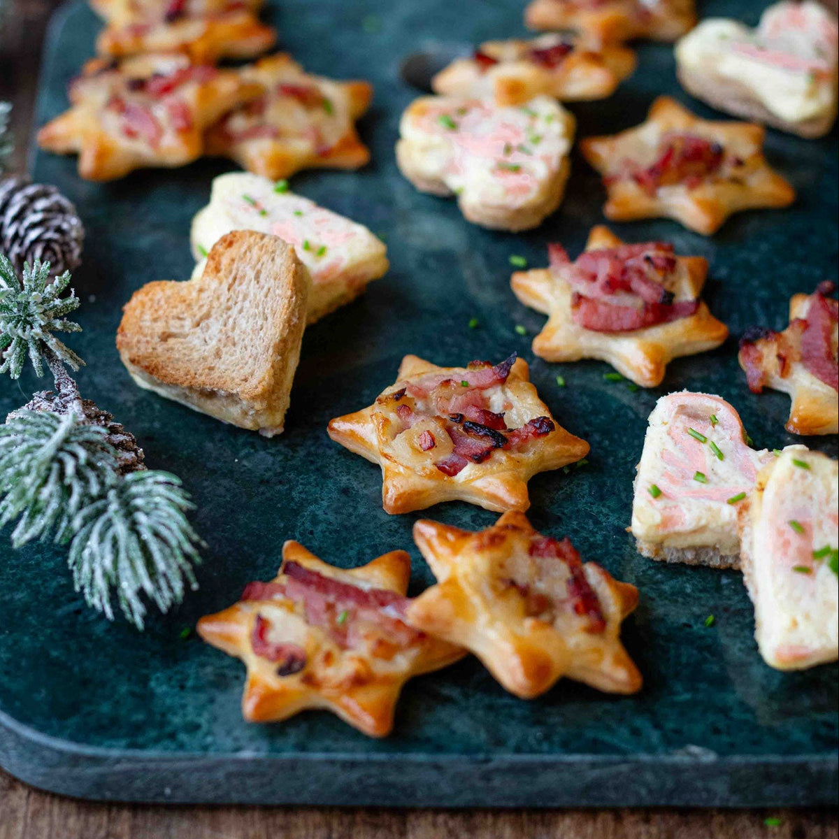 Cocktail déjeunatoire/dinatoire spécial NOËL 🎅🏽🍽️🌮 mignardises à base de produits locaux : sucrées, salées et pour tous les gouts (adapté aux végétarien, sans lactose, sans gluten) | incluant boissons soft (eau, thé, café, tisane locale, jeux locaux)
