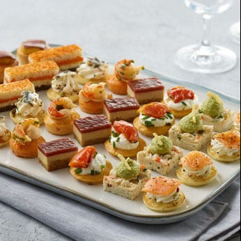 Cocktail déjeunatoire/dinatoire spécial NOËL 🎅🏽🍽️🌮 mignardises à base de produits locaux : sucrées, salées et pour tous les gouts (adapté aux végétarien, sans lactose, sans gluten) | incluant boissons soft (eau, thé, café, tisane locale, jeux locaux)